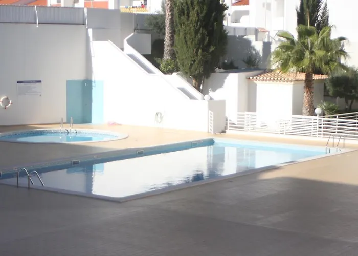 Lovely New W/ Pool Apartment